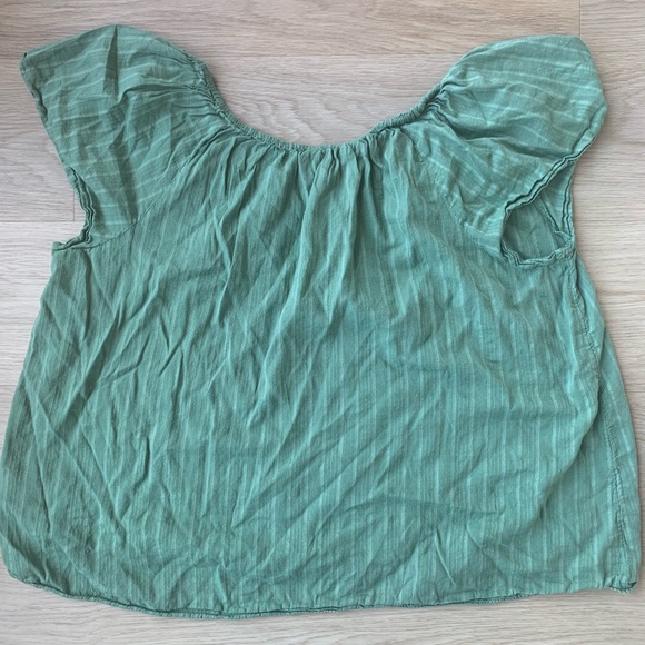 Green top - Picture 4 of 5